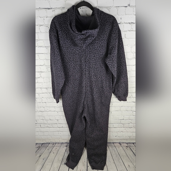 FABLETICS | Forever Fleece hooded cheetah print onsie - Picture 3 of 10